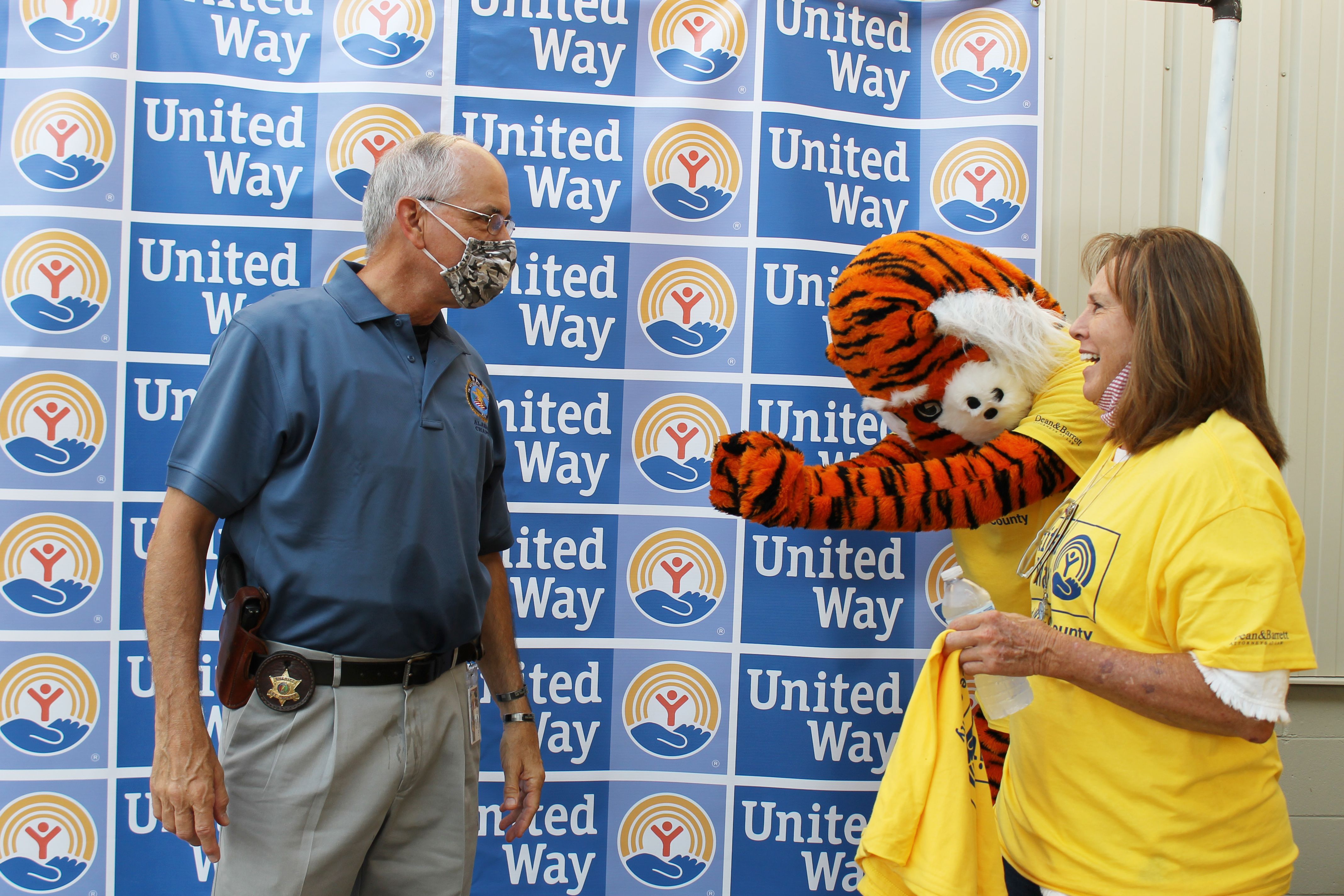 2 volunteers and Aubie